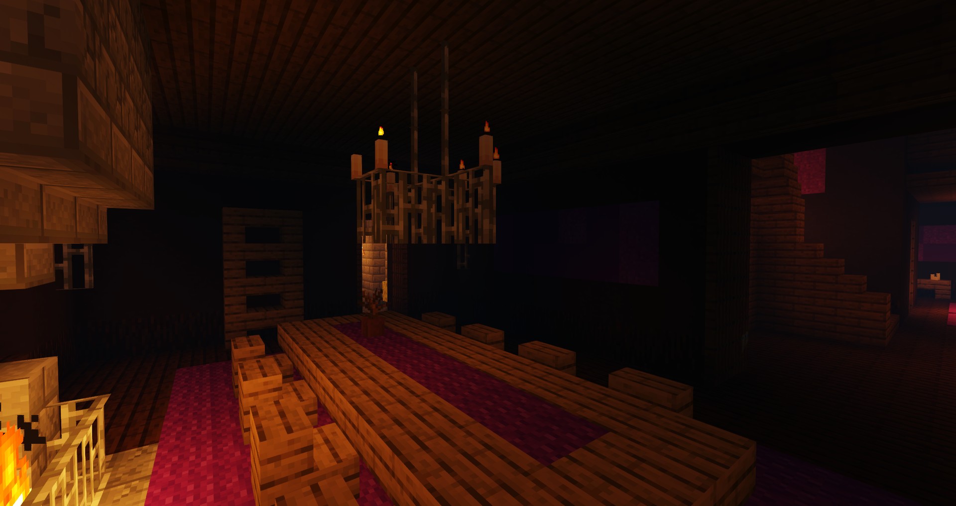 Esstisch mit St�hlen vor einem Kamin